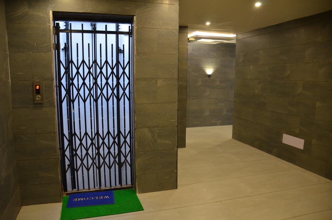 Apple Residency Hotel Pātan Exterior foto