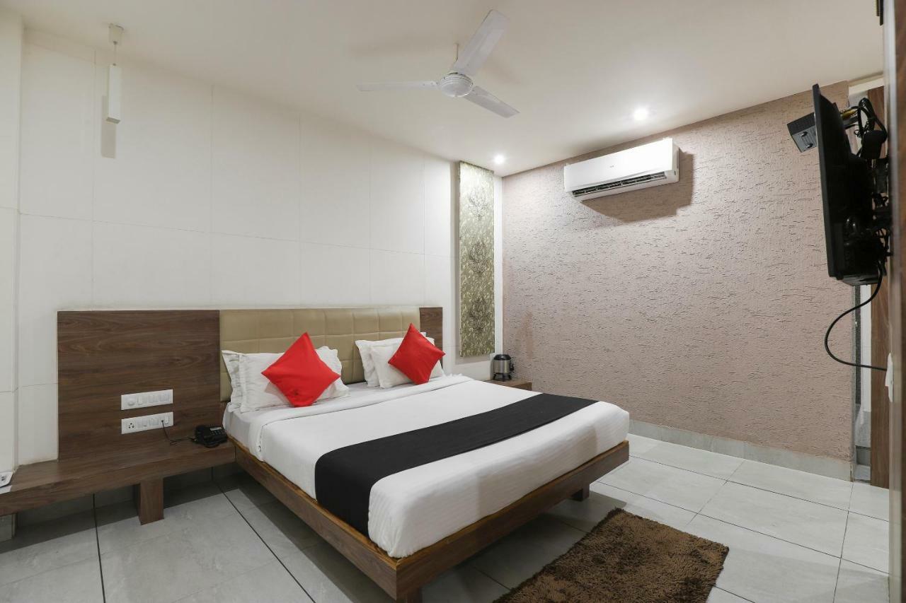 Apple Residency Hotel Pātan Exterior foto