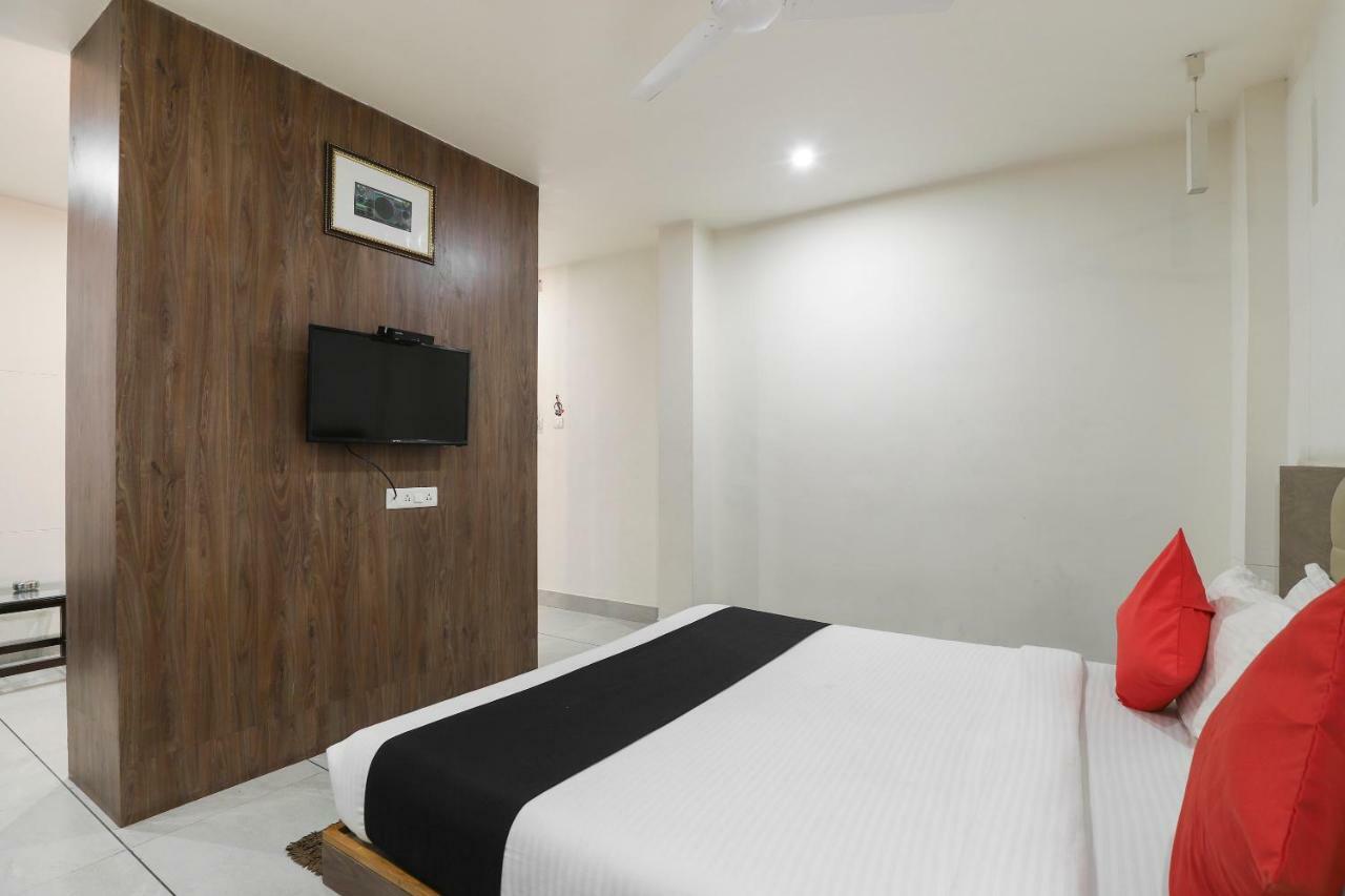 Apple Residency Hotel Pātan Exterior foto