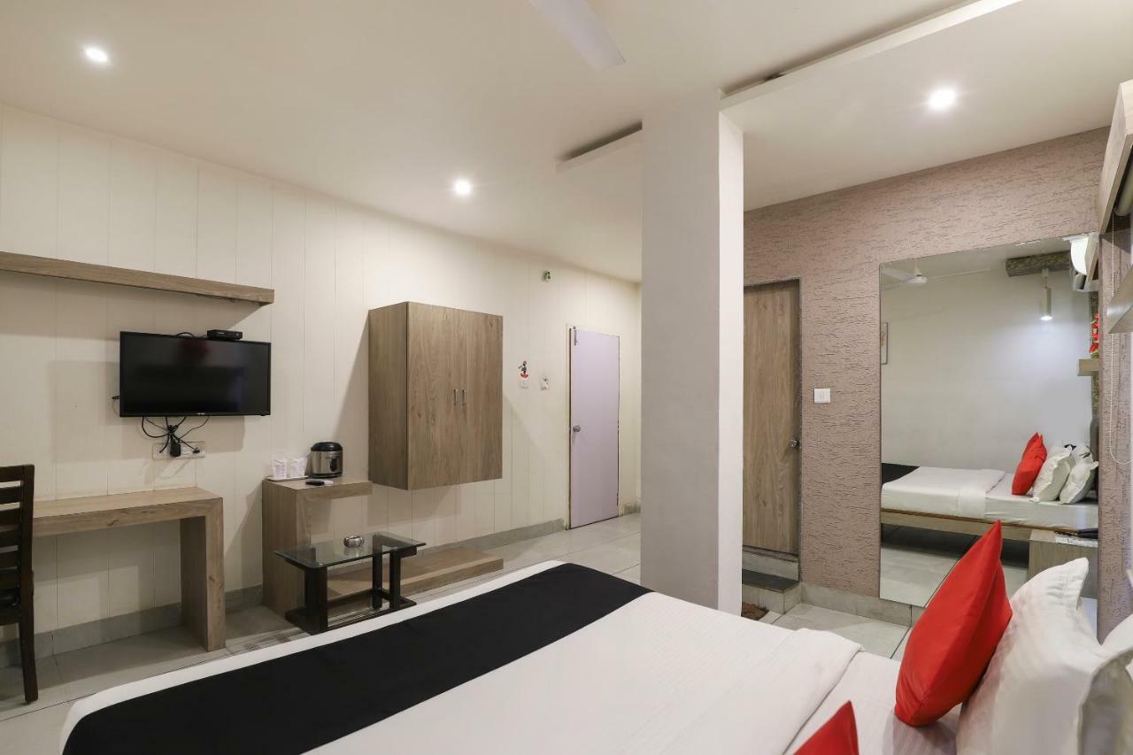 Apple Residency Hotel Pātan Exterior foto