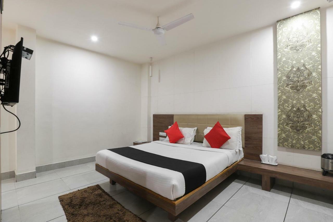Apple Residency Hotel Pātan Exterior foto